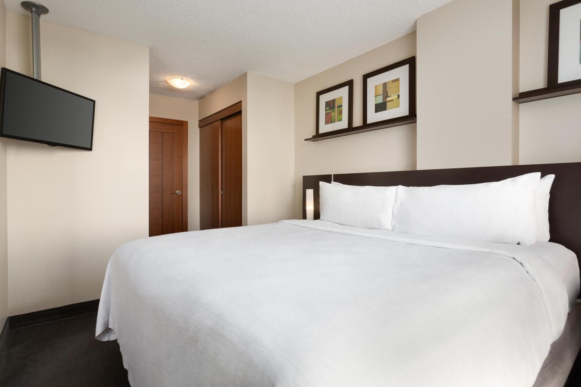 Embassy Suites By Hilton - Montreal — Photos 1